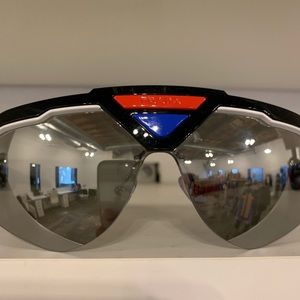 Prada Sunglasses brand new with case🔥
